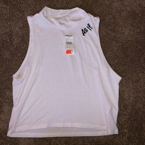 Tilly’s cropped muscle tee